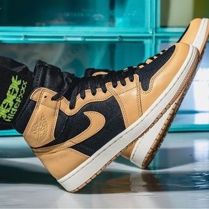 NIKE Air Jordan 1 Retro High OG in Vachetta Tan/Black/Sail